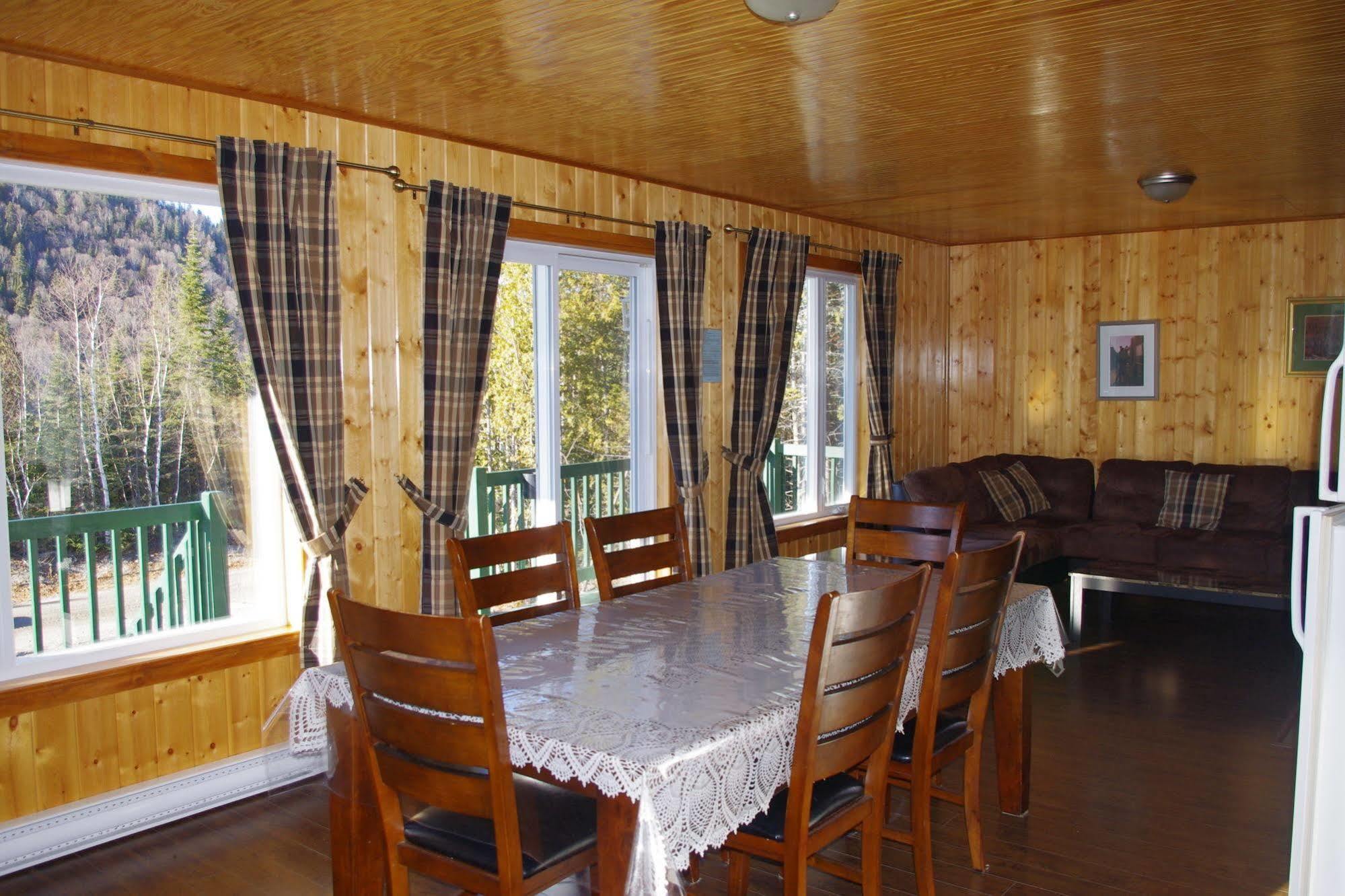 Auberge La Taniere Тадуссак Екстер'єр фото